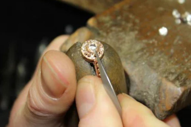 Jewelry repair service